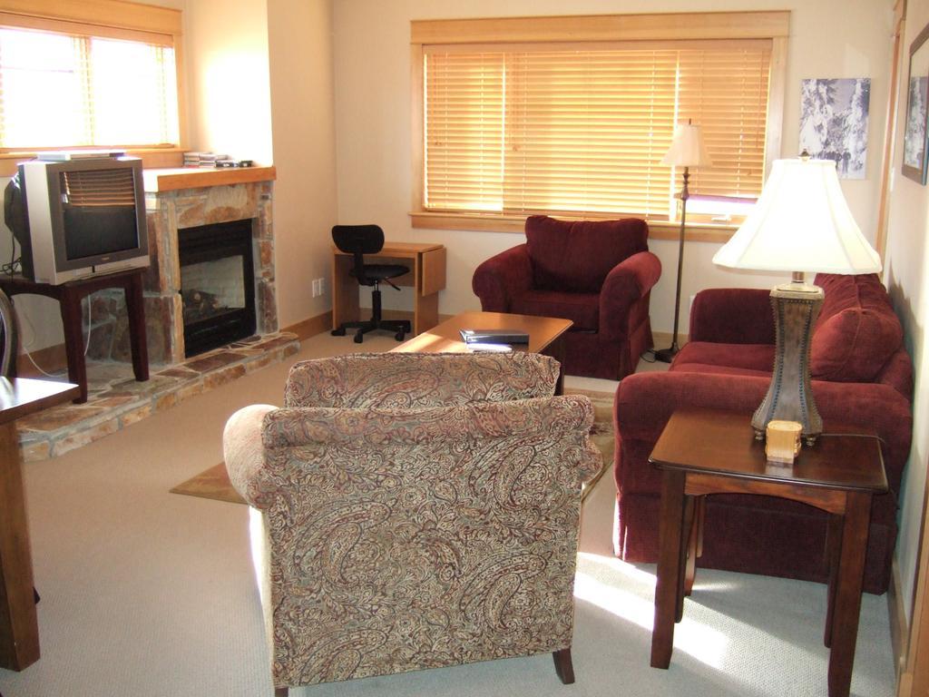Red Mountain Village Condos Rossland Ruang foto