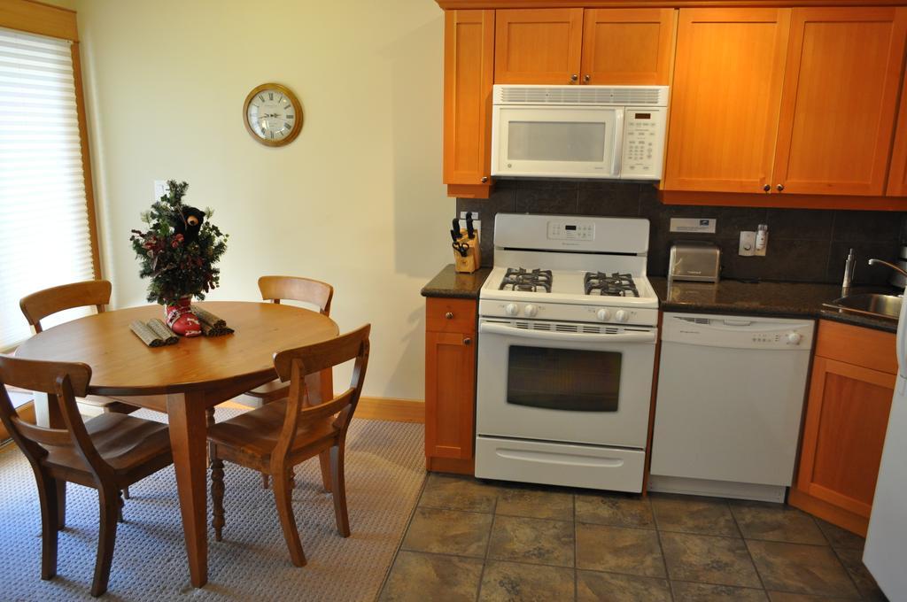 Red Mountain Village Condos Rossland Ruang foto