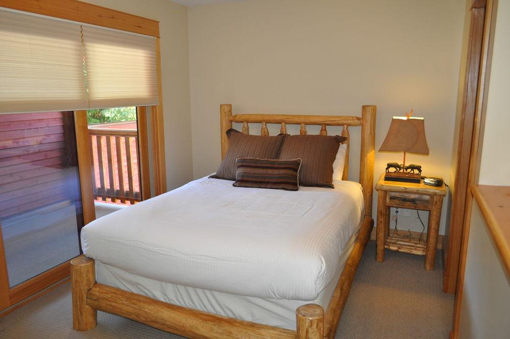 Red Mountain Village Condos Rossland Bagian luar foto