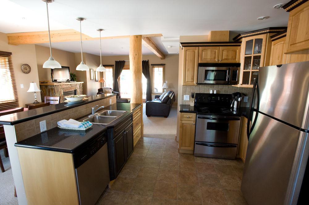 Red Mountain Village Condos Rossland Bagian luar foto