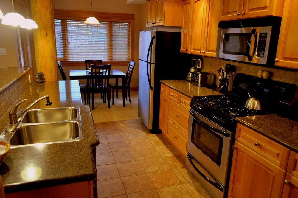 Red Mountain Village Condos Rossland Bagian luar foto