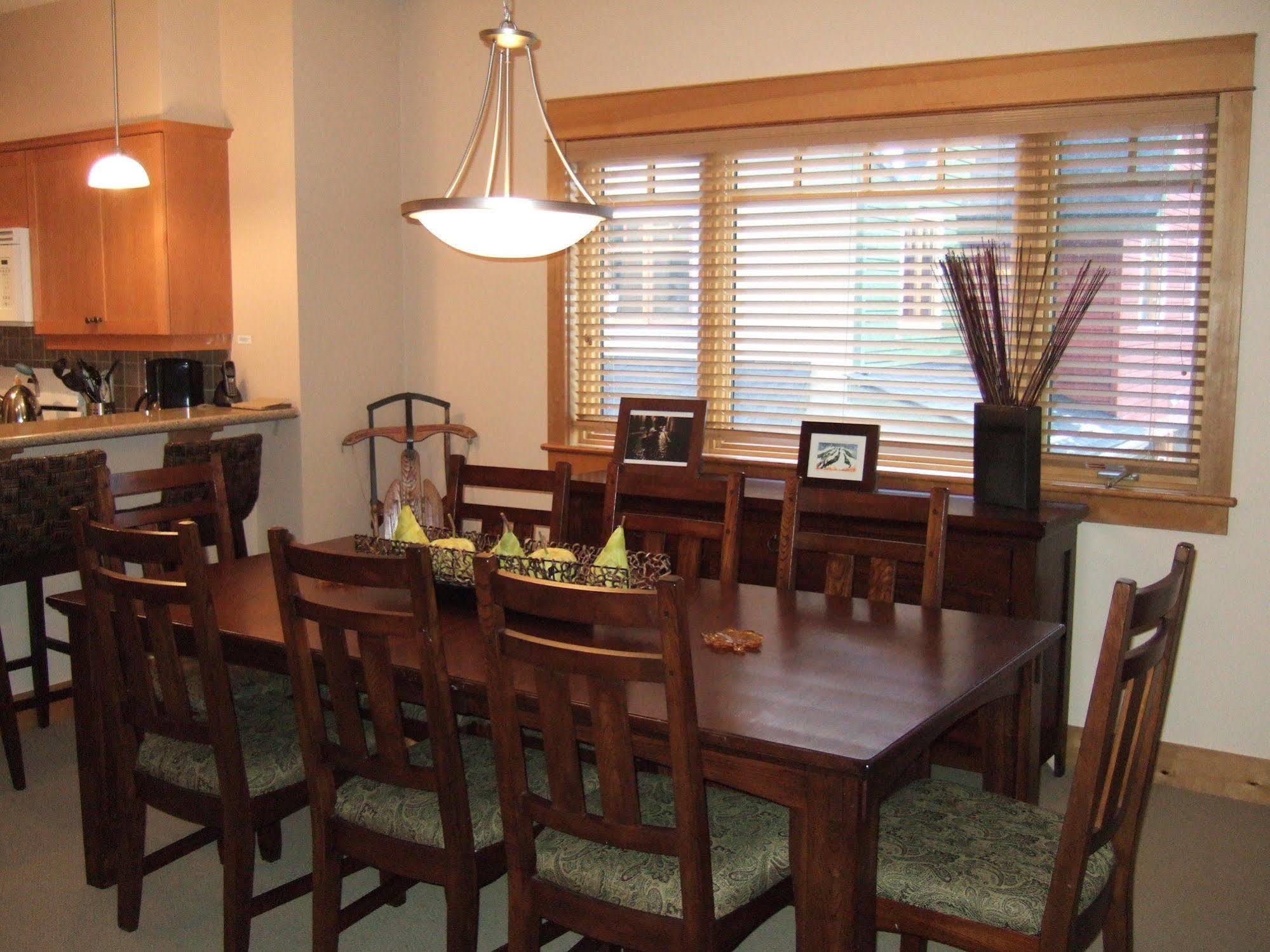 Red Mountain Village Condos Rossland Bagian luar foto