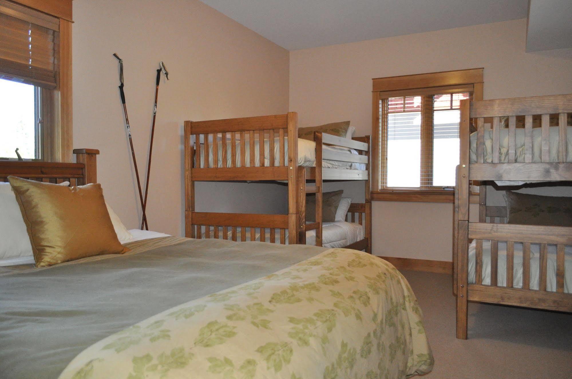 Red Mountain Village Condos Rossland Bagian luar foto