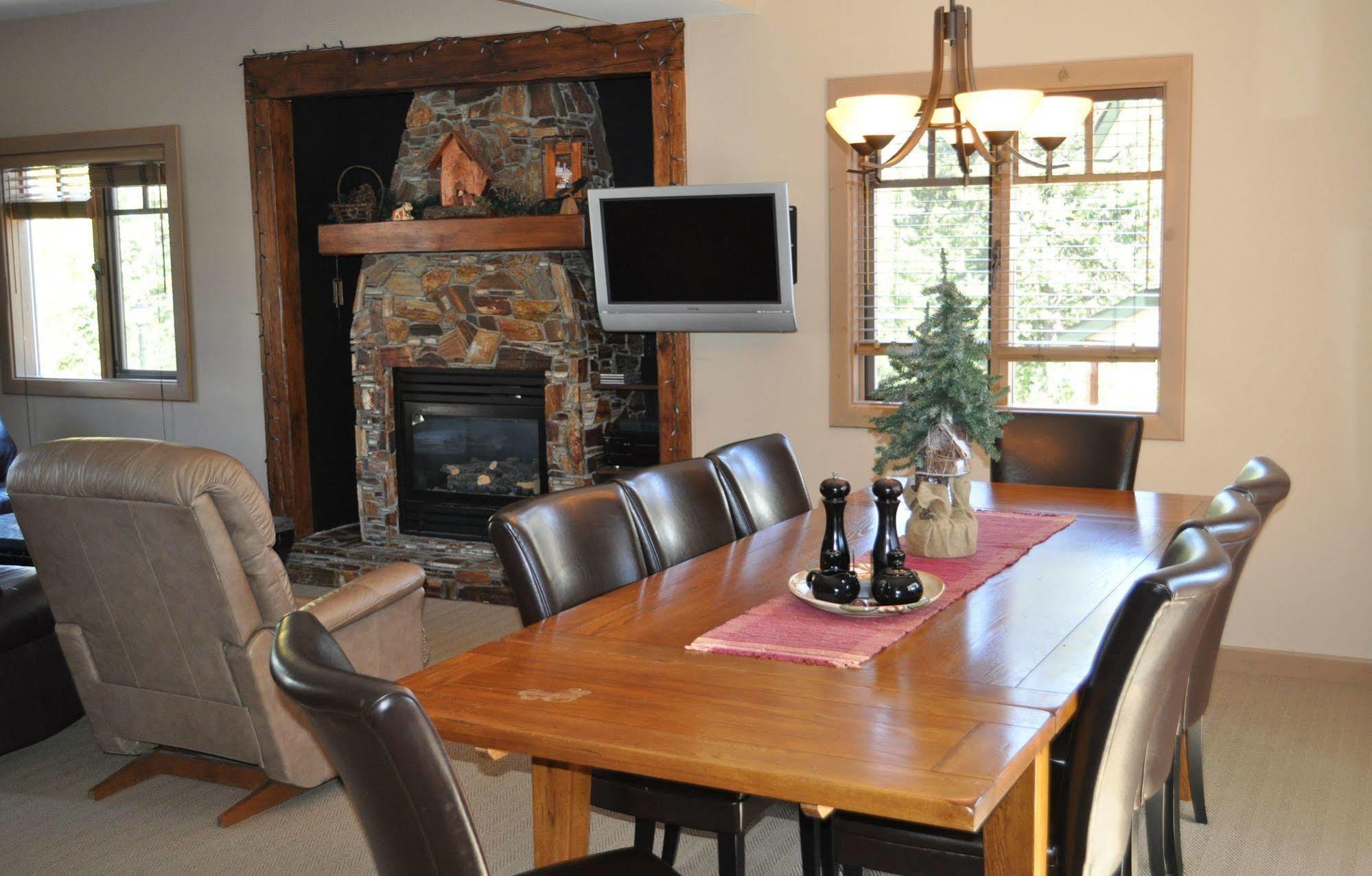 Red Mountain Village Condos Rossland Bagian luar foto