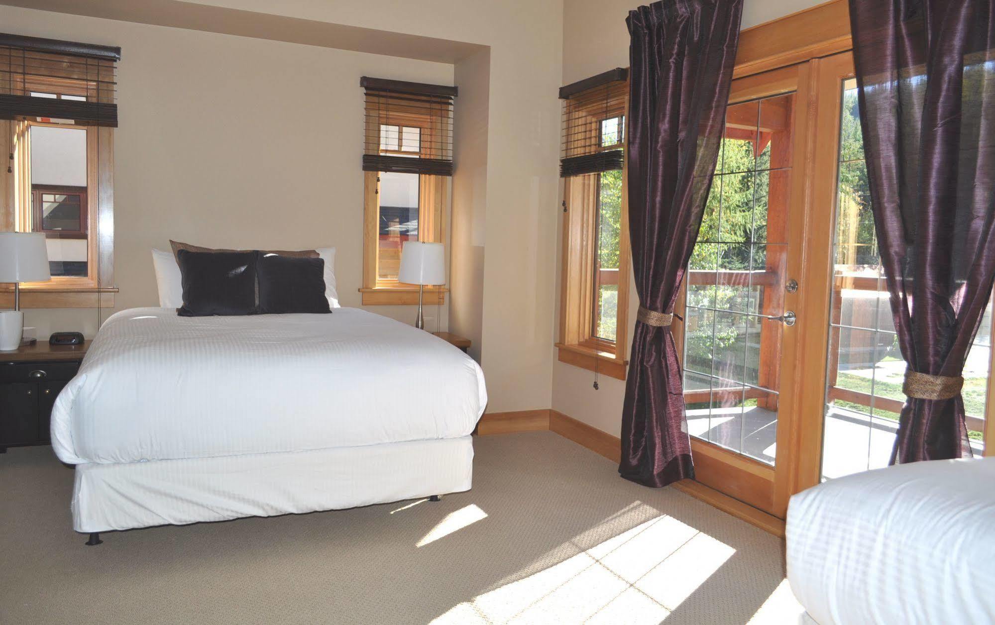 Red Mountain Village Condos Rossland Bagian luar foto