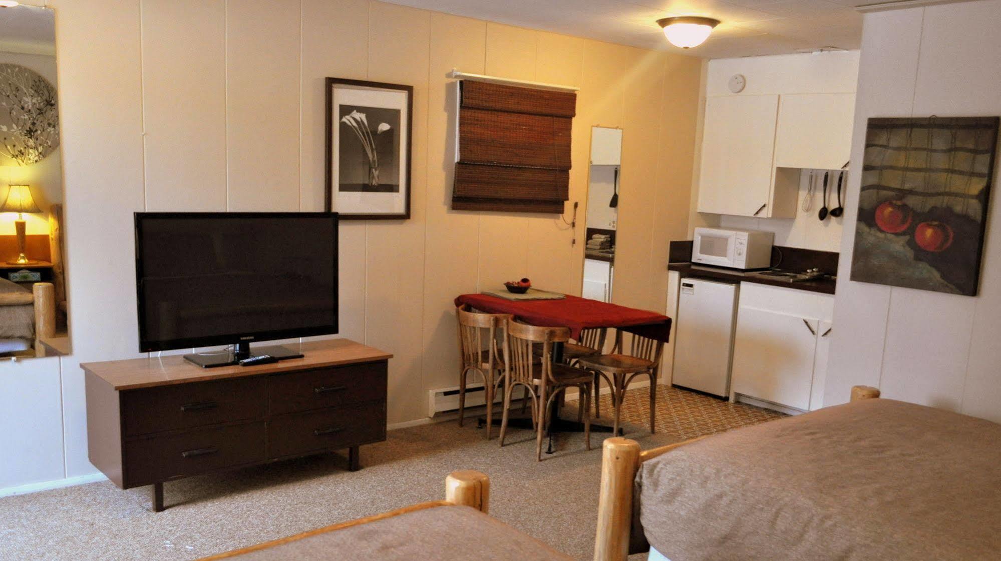 Red Mountain Village Condos Rossland Bagian luar foto